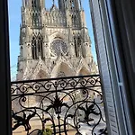 Vue Exceptionnelle Sur La Cathedrale, Standing Et Garage Prive 아파트