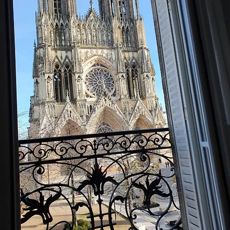 Vue Exceptionnelle Sur La Cathedrale, Standing Et Garage Prive דירה