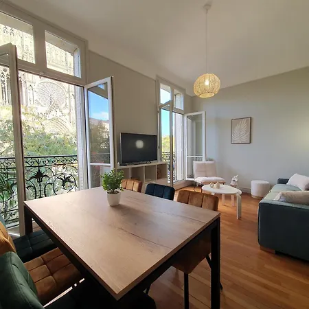 Vue Exceptionnelle Sur La Cathedrale, Standing Et Garage Prive